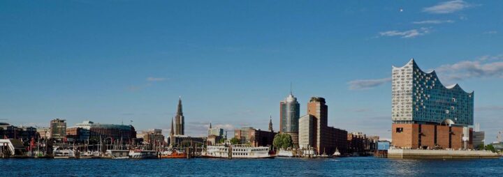 Hamburger Skyline mit der Elbphilharmonie