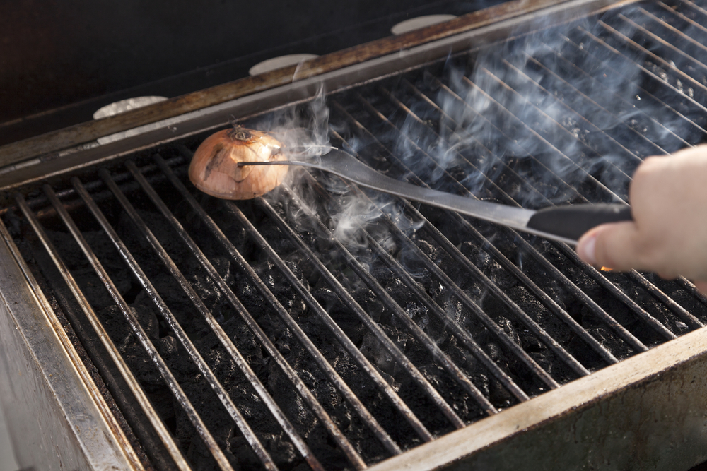 Grillrost Mit Zwiebel Reinigen